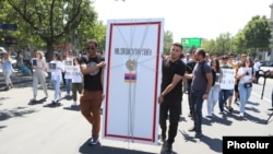 Ակցիա Երևանում ի պաշտպանություն ՀՀ Սահմանադրության, արխիվ 