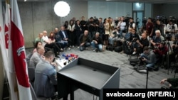 брыфінг вызваленых беларускіх палітвязьняў у Вільні, 22 чэрвеня 2025