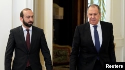 Министры иностранных дел России и Армении - Сергей Лавров и Арарат Мирзоян (слева) 