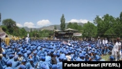 په خیبر پښتونخوا کې د ضم شوو قبايلي ضلعو د استاذانو اتحاديې د حکومت لخوا د دې نوو ګمارنو د پريکړې هرکلی کړی دی. (انځور: د تیرا د یو سکول دی)