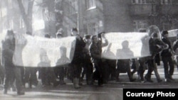 Демонстрация молодежи в Алматы против назначения главой Казахской ССР Геннадия Колбина. 17–18 декабря 1986 года