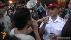 Ոստիկանների եւ ցուցարարների միջեւ բախում է եղել