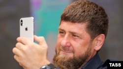 Нохчийчоьнан куьйгалхо Кадыров Рамзан. Архивера сурт