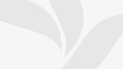 عدالت عمران خان او مېرمنې ته یې د توشه خانې قضیه کې د ۱۷، ۱۷ کلونو بند سزا واوروله
