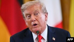 «Ми дізнаємося щодо президента Путіна в найближчі кілька тижнів... Можливо, він не хоче укладати угоду», – сказав Трамп, додавши, що Путін зіткнеться зі «складною ситуацією», якщо цього не станеться