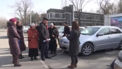 Кажы-Сай айылынын тургундары Жогорку соттун алдына митингге чыгышты