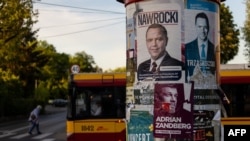 Перадвыбарчыя плякаты на вуліцах польскіх гарадоў