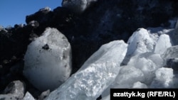 Кумтөрдөгү мөңгүнүн муздары