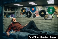 Остріков про «вусатий фанк» у фільму: «Я подумав: «А чому би і ні? Чому б і тут не продовжити ось цю оду українській музиці?»