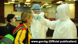 Проверка температуры тела в аэропорту «Манас». 18 марта 2020 года.