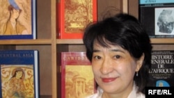 Тарыхчы Анара Табышалиева. ЮНЕСКО, Париж ш.  2009-жылдын 5-октябры. 