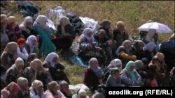Андижанцы в лагере для беженцев в кыргызском городе Джалалабад. Май, 2005 года.