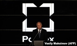 სერგეი ჩემეზოვი პუტინის გარემოცვაში ერთ-ერთი ყველაზე გავლენიანი ადამიანია. „როსტეხის“ დიდი ხნის ხელმძღვანელი და პრეზიდენტის ძველი ახლობელი დრეზდენში მსახურობის დროიდან.