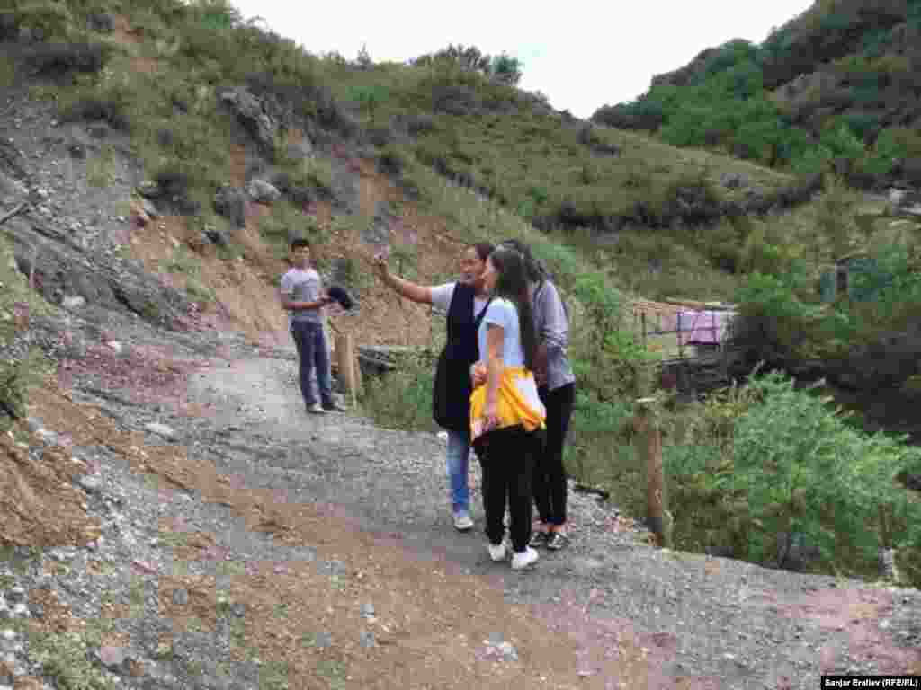 Эс алуучулардын көбүн жаштар түзөт. Алар үчүн ар кандай оюн-зооктор, дискотека иштейт.&nbsp;