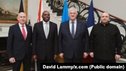 ღირებული შეხვედრა ჩვენი უსაფრთხოებისთვის ამ კრიტიკულ მომენტში - ანდრიი სიბიჰასა და რუსტემ უმეროვთან, ჯონ ჰერლისთან ერთად" - დაწერა X-ზე ბრიტანეთის საგარეო საქმეთა მინისტრმა.