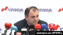 Armenia - Sevak Khachatryan, the leader of the opposition Victory bloc, at a news conference in Vagharshapat, November 18, 2025.