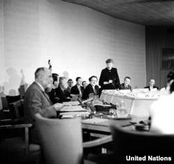 БУУнун Адам укуктары комиссиясынын Адам укуктарынын эл аралык мыйзамдарынын долбоорун жазуу комитети. 1949-жыл.