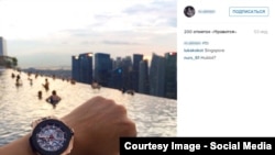 Фото с видом из отеля Marina Bay (Сингапур) на странице младшего сына