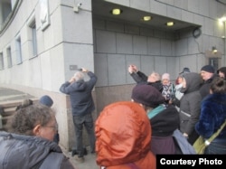 "Последний адрес" Всеволода Мейерхольда на доме №13 по набережной реки Карповки в Петербурге