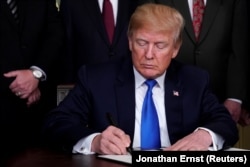 Tramp potpisao odredbu kojom se Kini nameću nove tarife