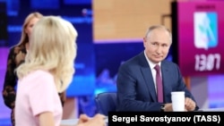 Владимир Путин түз эфирде жарандардын суроолоруна жооп берди. 30-июнь, 2021-жыл.