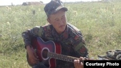 25 жаштагы Бактияр Көчөрбаев жакында үйлөнөрүн туугандарына айтып келген.