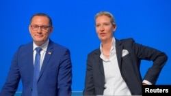 Съпредседателите на АзГ Тино Хрупала и Алис Вайдел