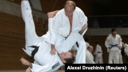 პუტინი ძიუდოს სკოლაში, 2009 წელი - საილუსტრაციო ფოტო