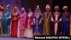 Ошский Государственный академический узбекский музыкально-драматический театр имени Бабура открыл 99-й сезон в Оше.