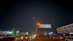 Shkëndijat në qiellin e Katarit pas sulmit të forcave të armatosua iraniane kundër bazës amerikane Al-Udeid.