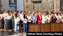 Беларускія пілігрымы на імшы ў Саборы сьвятога Пятра