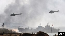 Nave și elicoptere ale armatei ruse, în timpul exercițiului Kavkaz 2016, din Crimeea.