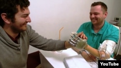 Профессор Мичера жана Деннис Обо Сөренсен.