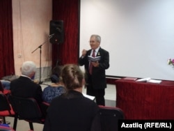 Ринат Баттал үз иҗаты белән таныштырды