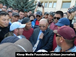 Эмилбек Каптагаевдин барымтага алаынганы айтылган митинг. 7-октябрь, 2013-жыл. Архивдик сүрөт.