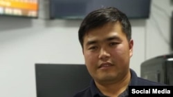 Акниет Кенешов.