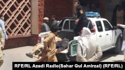 د پېښې ټپیان او مړي روغتون ته د لېږدولو پرمهال