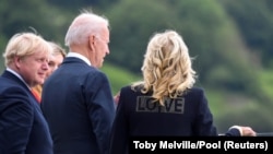 АКШ менен Британия лидерлери жубайлары менен. 10-июнь, 2021-жыл. Англия.