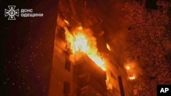 Cel puțin șapte victime, între care un copil, a făcut atacul asupra unul bloc din Odesa în noaptea de vineri spre sâmbătă.