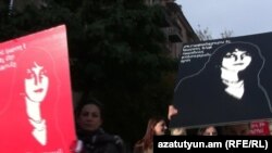 Шествие против насилия в отношении женщин в Ереване. 25 ноября 2010 г.