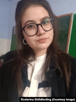 Ecaterina Ghildferding este profesoară de limba și literatura română la gimnaziul din satul Plopi, unde face naveta de la Cantemir.