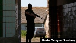 Член на проукраинската милиција (фотографија од датотека)