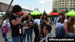 Илустрација - Посетители на Саем за млади иноватори 2019