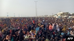 بلوڅانو د جولای پر ۲۸مه په ګوادر کې تر جلسې وروسته پرلت وهلی وهلی وو. 