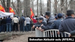 Кыргызстандын отуз жылдан ашуун эгемендик тарыхында бир канча митингдер болуп келген. Сүрөттө: Бишкекте өткөн митингдердин бири. 2017-жыл.  