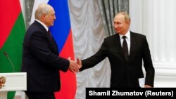 Ռուսաստանի և Բելառուսի նախագահներ Վլադիմիր Պուտինը և Ալեքսանդր Լուկաշենկոն Մոսկվայում հանդիպմանը հաջորդած համատեղ ասուլիսի ժամանակ, 9-ը սեպտեմբերի, 2021թ․