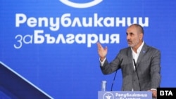 След изключването си от ГЕРБ заради "Апартаментгейт", Цветан Цветанов основа партията си "Републиканци за България", с която ще участва на предстоящите парламентарни избори