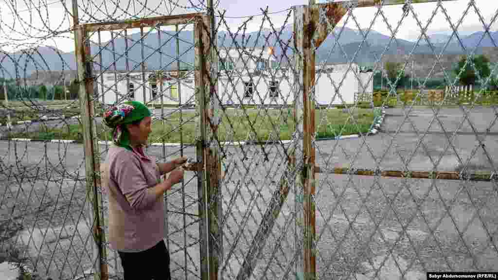 Самолеты в Казарман начали летать в 1950-е годы. Сначала там была построена полоса для легкомоторных самолетов. Позже, когда начал работу золотоперерабатывающий комбинат "Макмалалтын", полосу расширили.&nbsp; &nbsp;