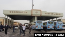 Пункт пропуска на границе Кыргызстана и Узбекистана
