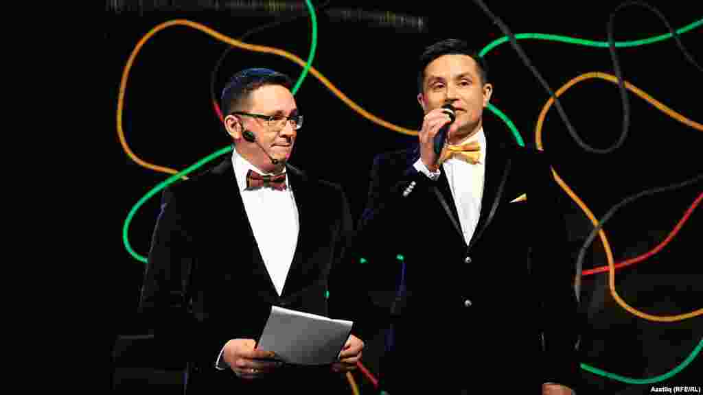 Камалда "Тантана" бүләкләү тамашасы алып баручылар Искәндәр Хәйруллин белән Рамил Вәзиев